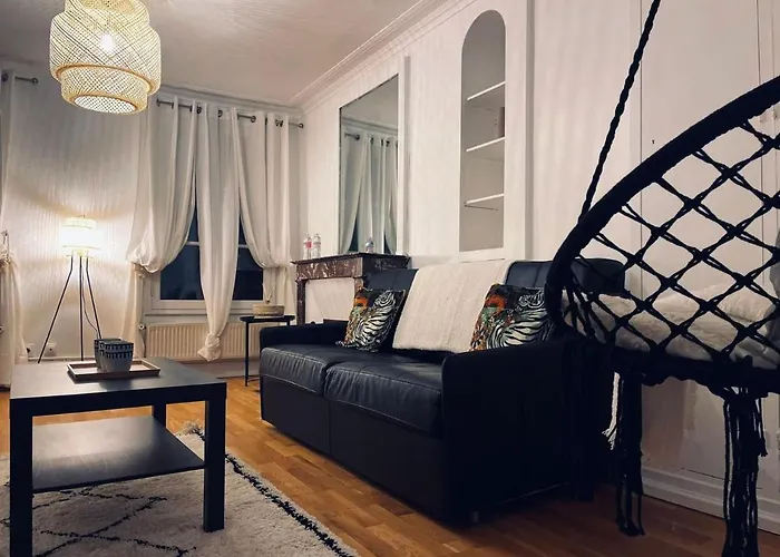 Chic Apartment On The Famous Shopping Rue Du Faubourg Saint-Honore Street