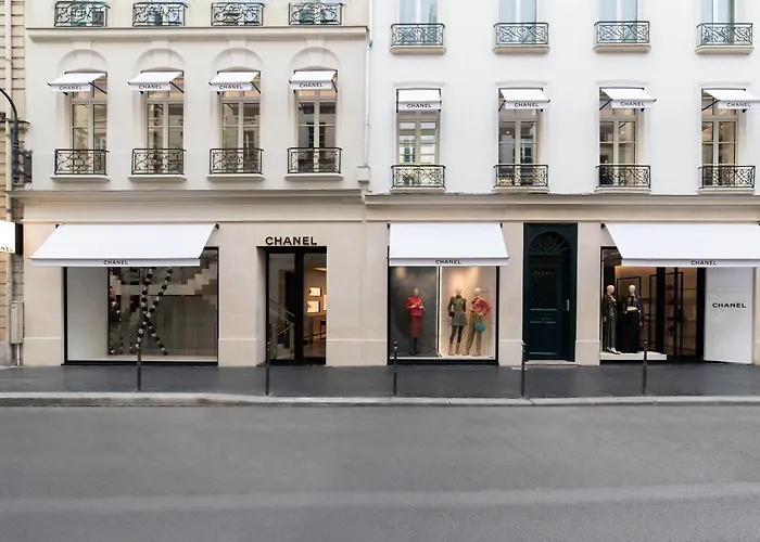 Chic Apartment On The Famous Shopping Rue Du Faubourg Saint-Honore Street